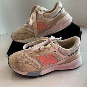 New Balance 997R Kids Sneakers Cream Pink Size 12